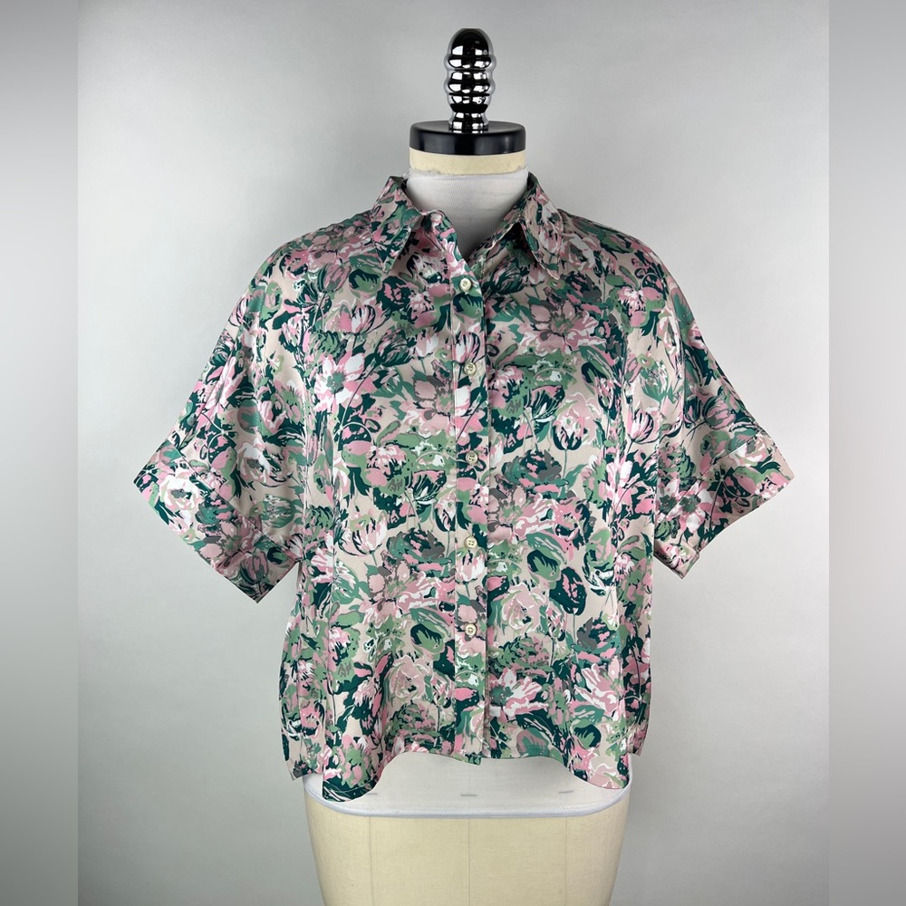 💚 3387. Floral Button Front Top